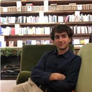 Profesor con un año de experiencia en un colegio internacional da clases de diversas materias